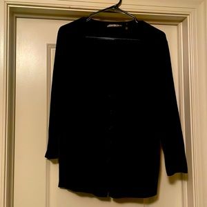 MAK sweater. Black. v-neck. Button.